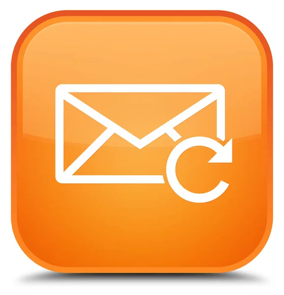 Специальная оранжевая квадратная кнопка на значке электронной почты — стоковое фото