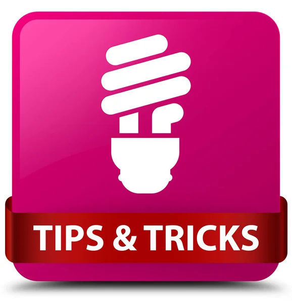 Suggerimenti e trucchi (icona lampadina) rosa quadrato pulsante rosso nastro a metà — Foto Stock