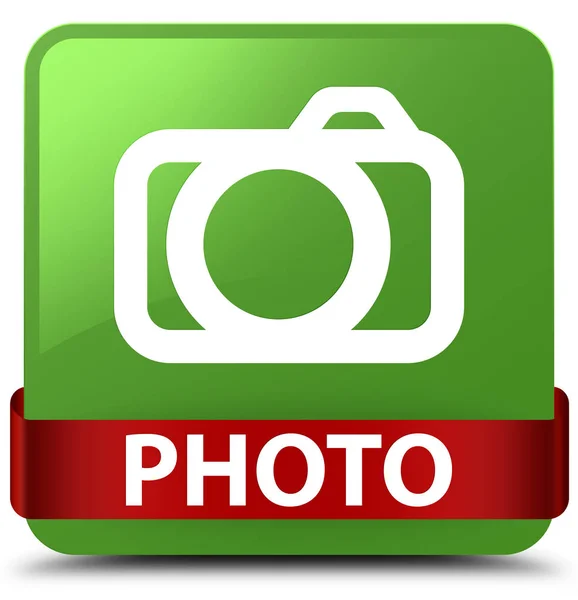 Φωτογραφία (εικονίδιο κάμερας) μαλακό πράσινο τετράγωνο κουμπί κόκκινη κορδέλα στο middl — Φωτογραφία Αρχείου