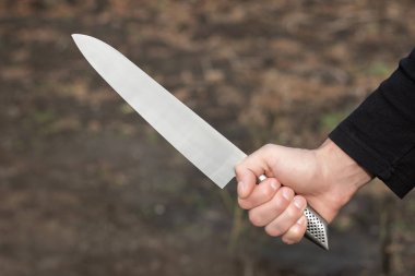 Bir elinde bir bıçak olan adam. Portre