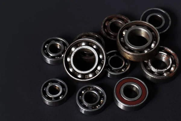Rodamiento de bolas de metal oxidado usado, vista superior — Foto de Stock