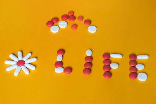 Tabletterna innehåller ordet "liv". — Stockfoto