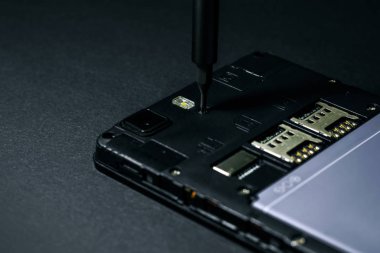 Mobil onarım, mühendis tarafından mobil sökme