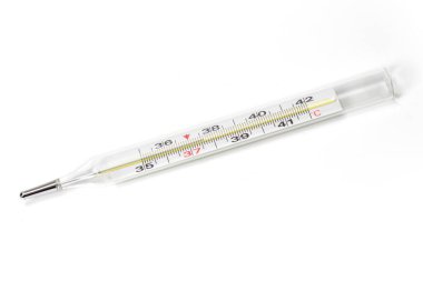 Klinik cıva termometresi. Beyaz arkaplanda izole .