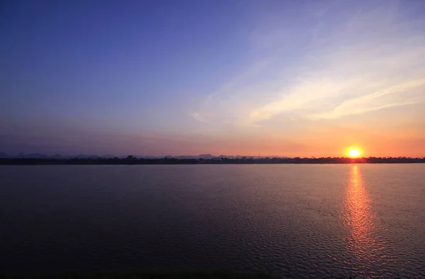 Silhouette Fluss Bei Sonnenaufgang Morgen — Stockfoto