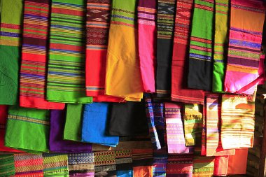 bir adam ve bir kadının longyi sarong etek.