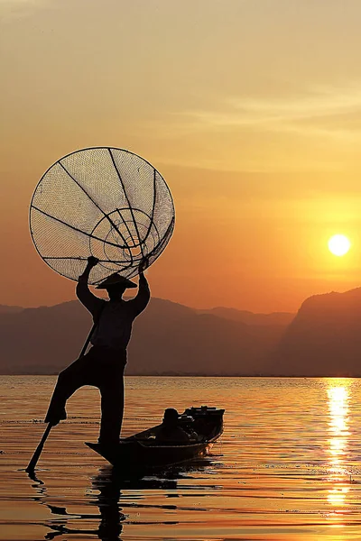 Silhouette Fisherman Lake Inle — Stock Photo, Image