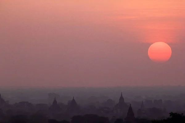 Morning sunrise at Bagan.