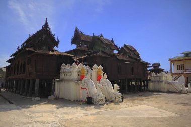 Myanmar'daki Shwe Yan Pyay Manastırı