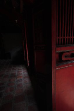 Pencereden akış güneş ışığı