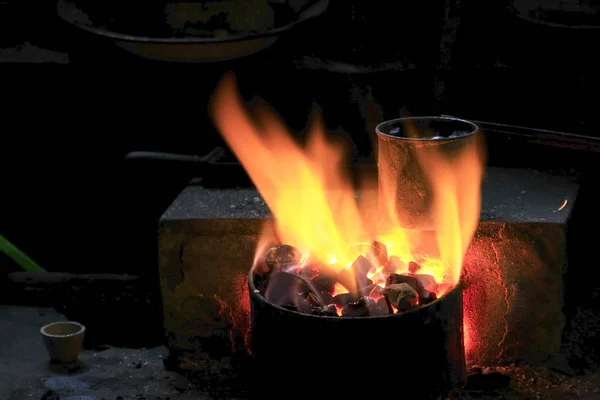 Flammen Aus Dem Schmelzofen — Stockfoto