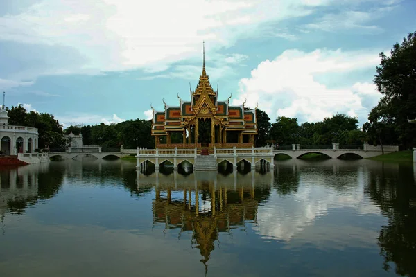 Thai Pavilon Közepén Víz — Stock Fotó