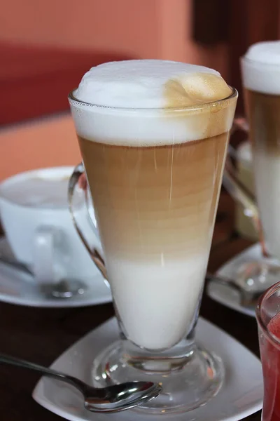 Espuma Café Leche Vaso Sobre Mesa — Foto de Stock