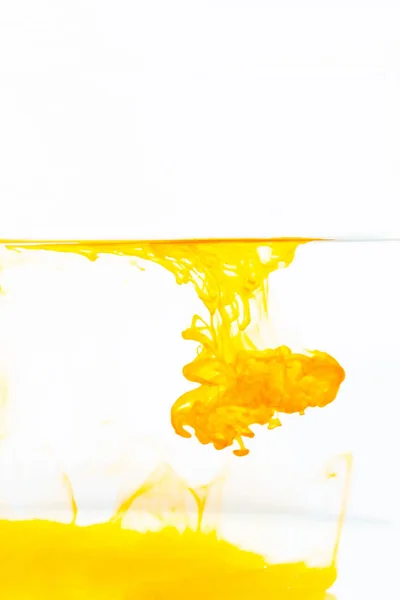 Gota Tinta Naranja Agua Tinta Naranja Abstracta Agua Sobre Fondo — Foto de Stock