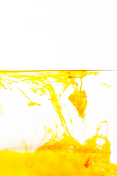 Orangefarbene Tinte Tropfen Wasser Abstrakte Orangefarbene Tinte Wasser Auf Weißem — Stockfoto