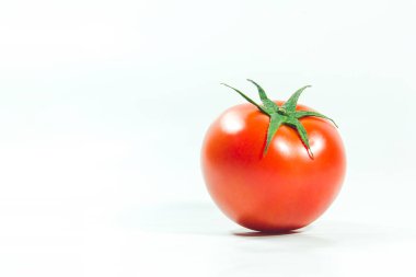 Beyaz Karasu 'da kırmızı domatesler olgun, kırmızı ya da olgun portakallı domatesler yenir.