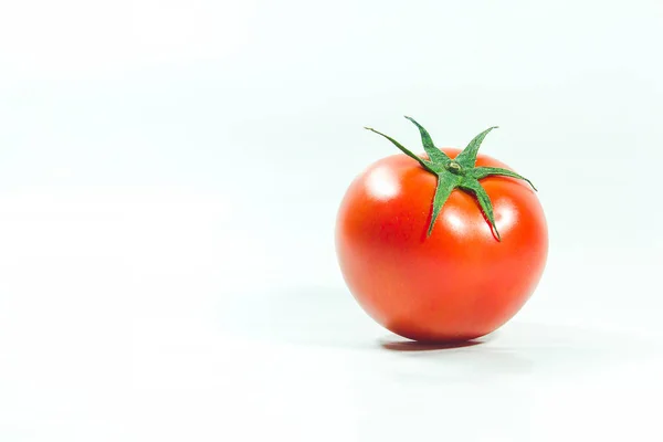 Pomodori Rossi Sul White Blackground Pomodori Vengono Mangiati Maturità Rosso — Foto Stock