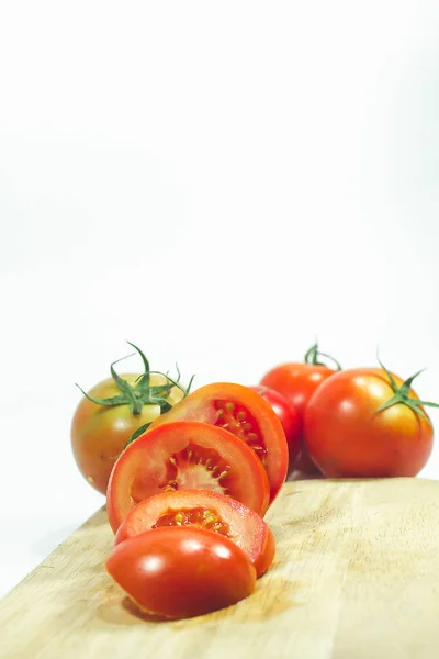 Tomates Rojos Sobre Madera Tomates Rojos Cortados — Foto de Stock