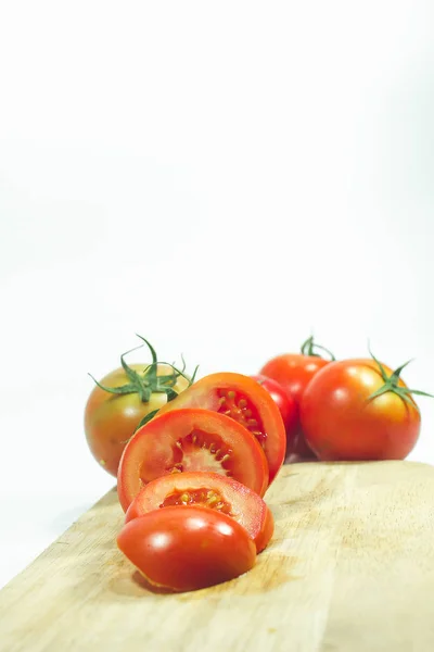 Tomates Rojos Sobre Madera Tomates Rojos Cortados — Foto de Stock