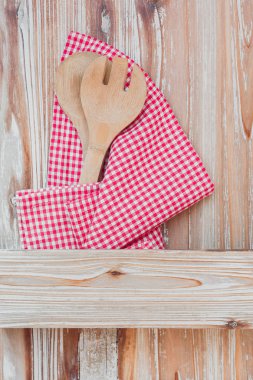 Tahta kaşık ve çatal ile mutfak arka plan 