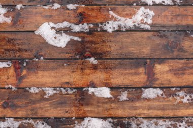 Kış arka plan tarafından kar kaplı ahşap zemin ile 