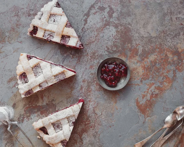Cranberry pie slice with lattice top and  jellied fresh cranberries — Stock Photo, Image