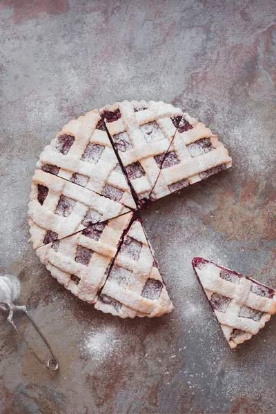 Lattice top cherry pie with powdered sugar — Stock Photo, Image