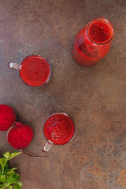 Sağlıklı kırmızı pancar güler yüzlü