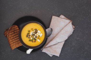 Kabak çekirdeği ile kızartma kabak çorbası