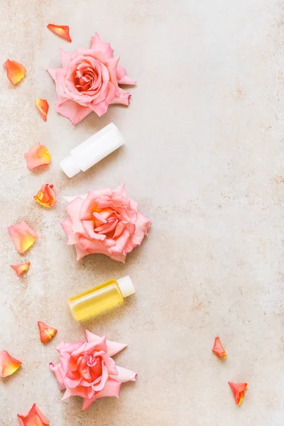 Spa nature morte avec des roses beauté produits de soins de la peau — Photo