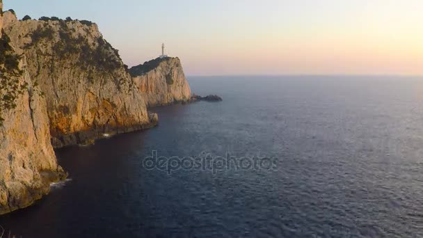 Faro de Doukato en el cabo Lefkatas durante la puesta del sol, Grecia, lapso de tiempo Gopro — Vídeos de Stock