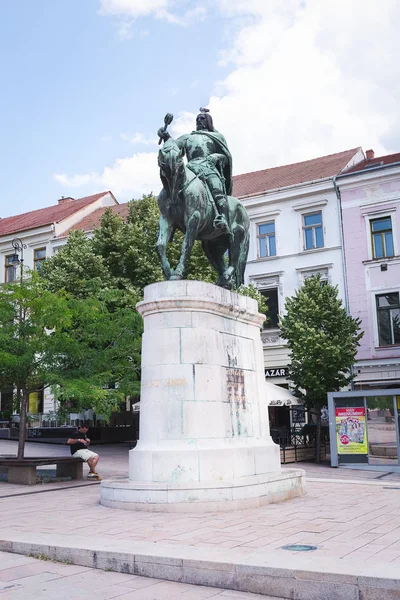 PECS, HUNGARY July 15, 2017 statue of Janos Hunyadi on Szechenyi Square in Pecs, Hungary — Stock Photo, Image