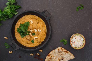  Hint kuzu köri pirinç ve peshwari naan ile