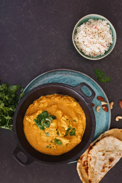 Kavurma Tavuk, jeera pirinç ve naan ekmek