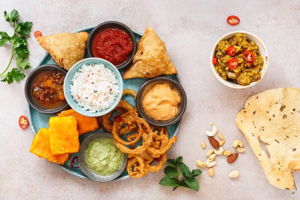 Hint vejetaryen Thali ve cips
