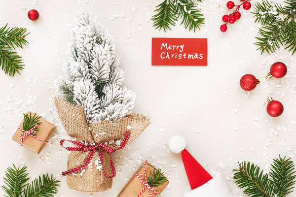 Рождественская рамка подарков и рождественская вывеска
