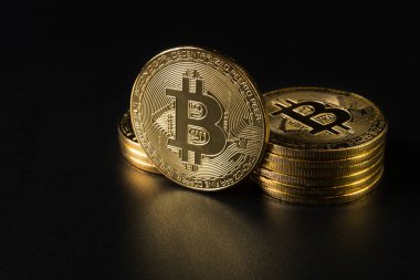 Blockchain teknoloji, kripto Döviz altın Bitcoin koyu arka plan üzerinde