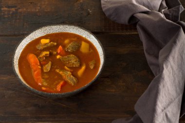 Ekşi kremalı sığır eti.