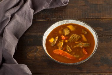 Ekşi kremalı sığır eti.