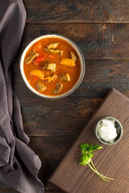 Ekşi kremalı sığır eti.