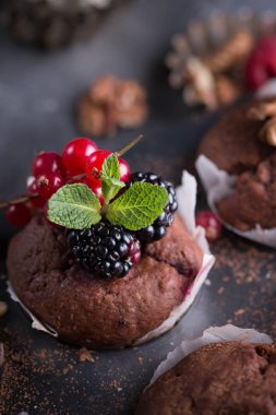 Çilek ile çikolatalı kek