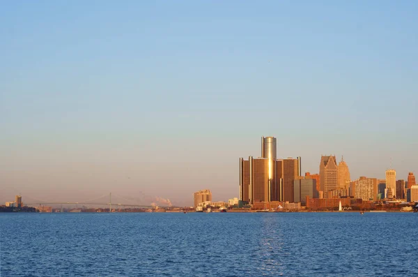 Şehir Detroit Görünümünden Belle Isle Gündoğumu Sırasında Köprü Manzaralı Windsor — Stok fotoğraf