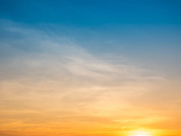 Pôr do sol céu fundo — Fotografia de Stock