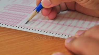 Öğrenci dolgu answersheet, görünümü kadar yakın