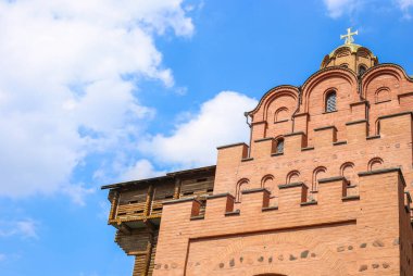 Kiev, Ukrayna - Ağustos 2019 Kiev 'e giden altın kapı. Mimari anıt. Tarihi bir not. Zoloti vorota