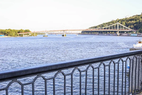 Kiev, Oekraïne - augustus 2019: panorama van de rivier de Dnjepr — Stockfoto