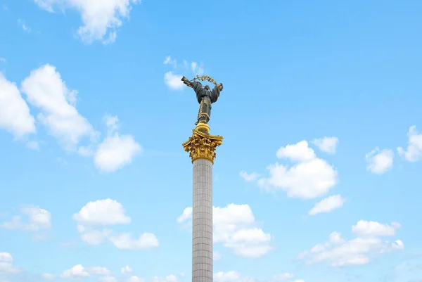 Ukrayna 'daki Bağımsızlık Anıtı. Mimarinin anıtı. Kyiv 'in ziyaret kartı