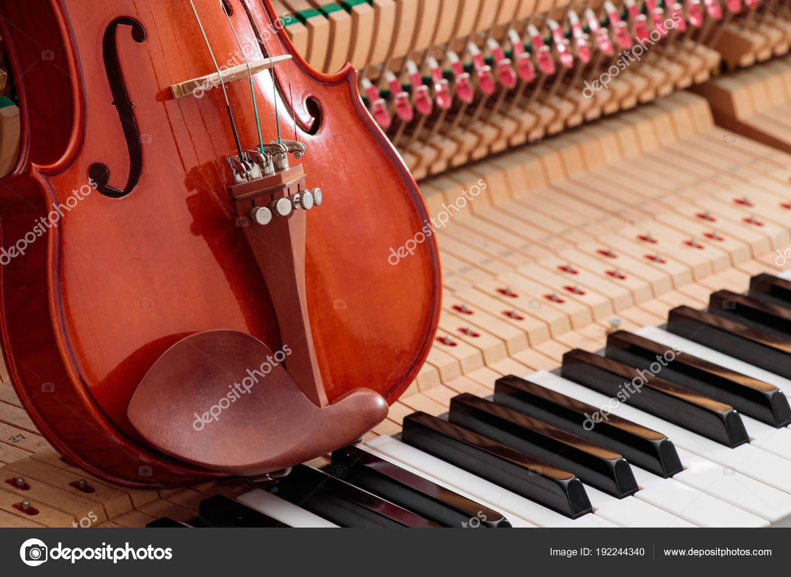 Пианино и скрипка и басы скачать