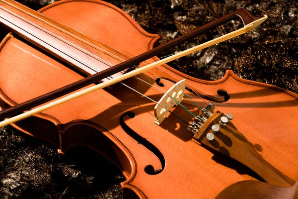 Classic violin and bow on a dark background — Stock Photo, Image