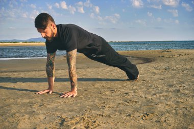 Pratik Yoga çeşitli teşkil etmektedir (asana kadın)